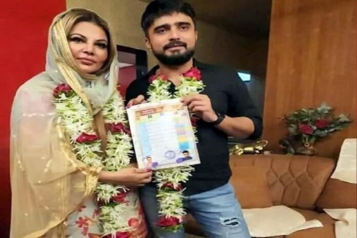 Rakhi Sawant ने बॉयफ्रेंड आदिल संग रचाई दूसरी शादी, हाथ में मैरिज सर्टिफिकेट पकड़े एक्ट्रेस की फोटोज हुई वायरल