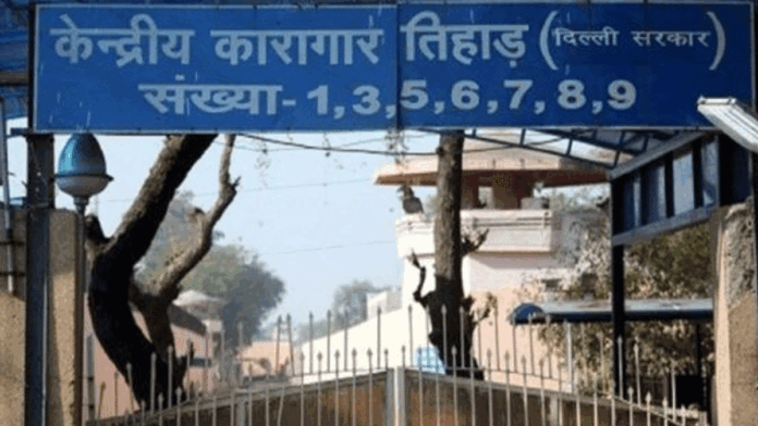 Tihar Jail | तिहाड़ जेल से 2.5 महीनों में 348 मोबाइल फोन जब्त, कैदियों में मचा हड़कंप