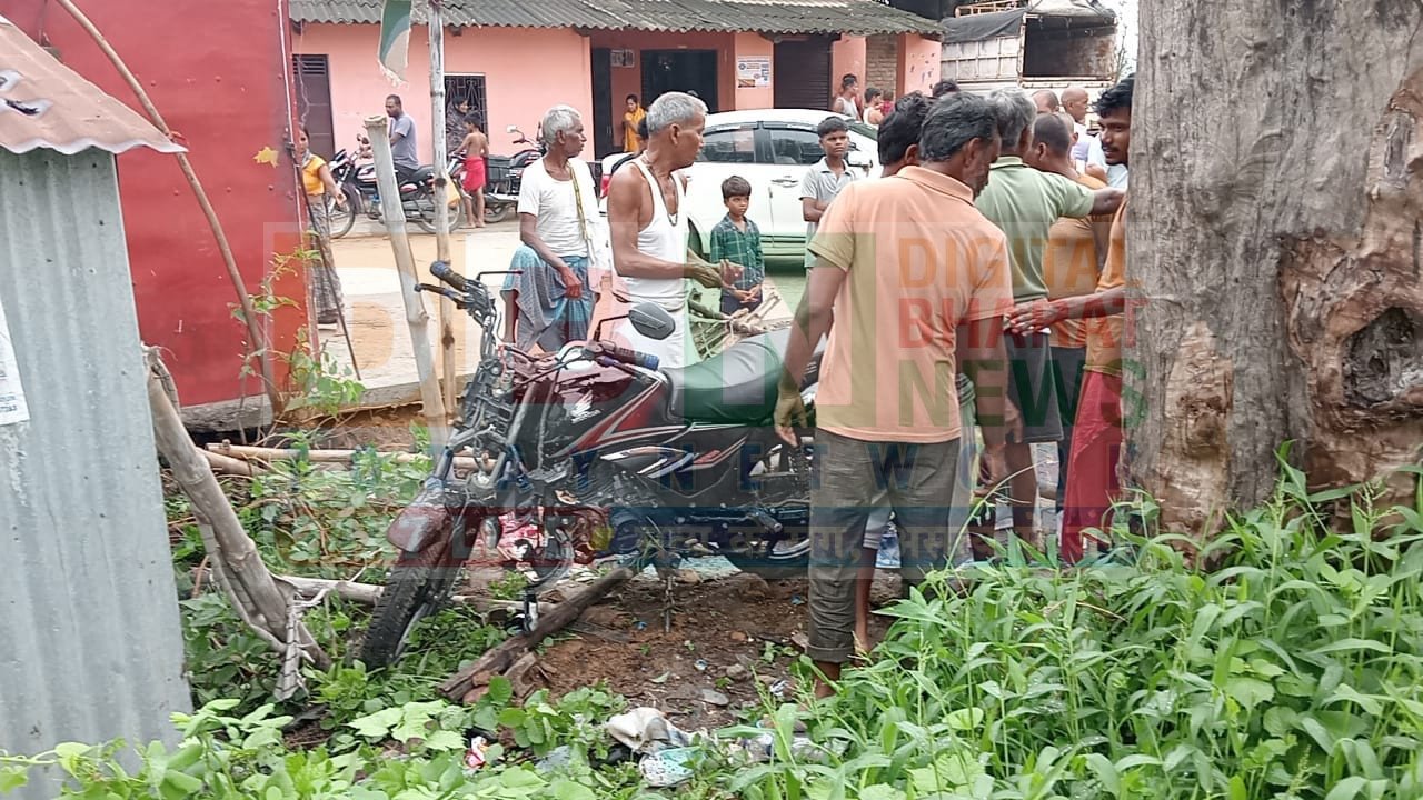 बाइक पेड़ से टकराई, युवक की दर्दनाक मौत |