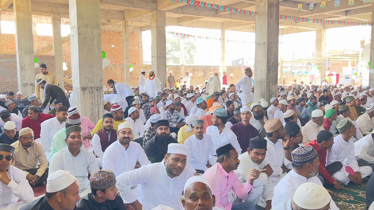ईद-उल-फितर पर विंढमगंज जामा मस्जिद में अदा की गई नमाज़, उमड़ी भीड़