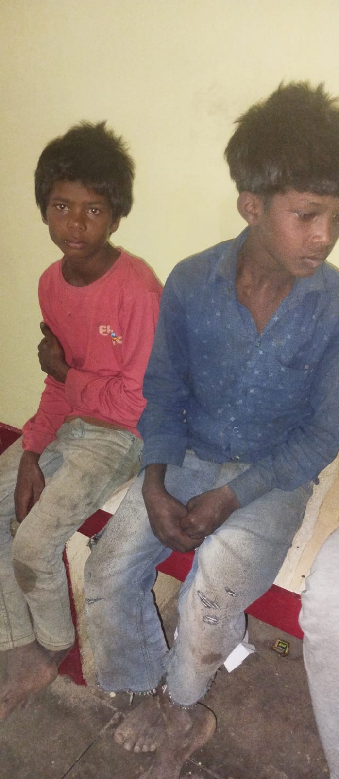 विंढमगंज में चोरी करते दो नाबालिग पकड़े गए, नशे की लत बनी वजह