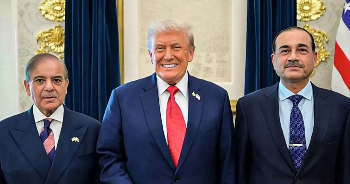 Donald Trump on Pakistan PM Shehbaz Sharif : डोनाल्ड ट्रंप ने कहा- मैंने पाकिस्तान पीएम शहबाज शरीफ की जान बचाई