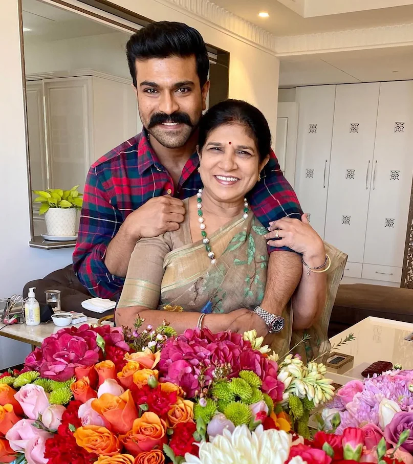 Ram Charan First Paycheck, Chirutha Movie Salary, Ram Charan Family Values, Ram Charan Remuneration per Film, Chiranjeevi reaction to Ram Charan First Income, राम चरण की पहली सैलरी, चिरुथा फिल्म फीस, राम चरण इमोशनल स्टोरी, चिरंजीवी का बेटा, राम चरण की मां सुरेखा