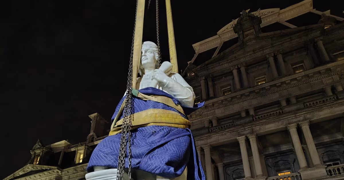 Christopher Columbus Latest News: Donald Trump News | US News Hindi- डोनाल्ड ट्रंप ने व्हाइट हाउस में लगवाई क्रिस्टोफर कोलंबस की मूर्ति