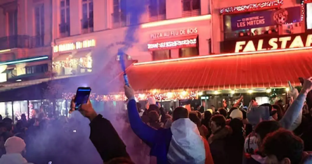 FIFA World Cup: फाइनल में फ्रांस की हार से भड़के फैंस, पेरिस में भड़का दंगा, अन्य शहरों में भी उत्पात – fifa world cup final loss french football fans on rampage riots in paris violence in lyon and nice cities as well