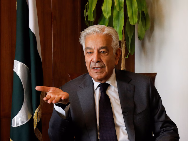 इधर मुनीर-शहबाज कर रहे ट्रंप की चाकरी... उधर ख्‍वाजा आसिफ ने उड़ाई खिल्‍ली