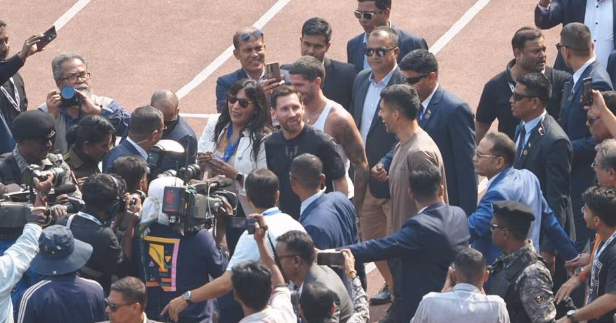 Lionel Messi left ground early: मेसी के ना मिल पाने पर फैंस भड़के, स्टेडियम में काटा बवाल