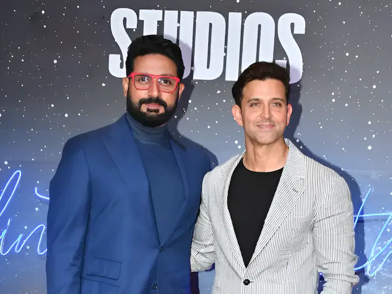 Hrithik Roshan vs Abhishek Bachchan, Debut Year 2000 Bollywood, Hrithik Roshan Success Story, Abhishek Bachchan Struggle, Kaho Naa Pyaar Hai Box Office, ऋतिक रोशन और अभिषेक बच्चन, कहो ना प्यार है बनाम रिफ्यूजी, ऋतिक रोशन की पहली फिल्म, अभिषेक बच्चन का संघर्ष, बॉलीवुड स्टारकिड्स करियर