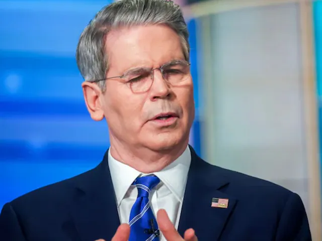 अमेरिका इसी हफ्ते लगाने जा रहा 15% ग्लोबल टैरिफ, बेसेंट ने दी ये धमकी 