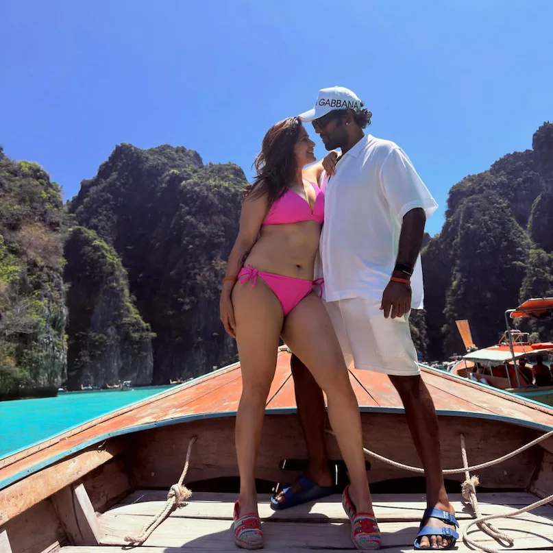 arti singh, arti singh reply after trolling on bikini, arti singh bold looks, arti singh with husband deepak chauhan, arti singh said My life my rules, आरती सिंह, बिकिनी पर ट्रोलिंग के बाद आरती सिंह का जवाब, आरती सिंह का बोल्ड लुक, पति दीपक चौहान के साथ आरती सिंह, आरती सिंह ने कहा मेरा जिंदगी मेरे नियम