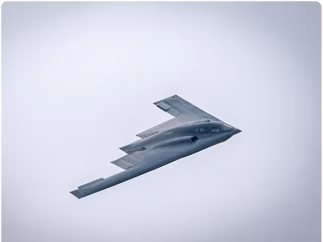 ईरान के बंकरों पर गिरे 75000 पाउंड के बम, US के 3 बी-1 बॉम्बर्स ने किया प्रहार