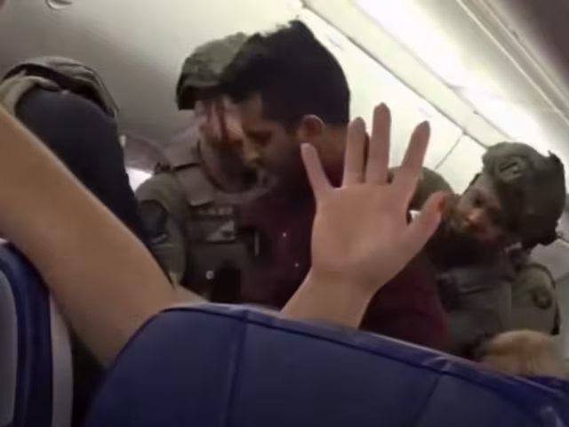 ईरान-इजरायल युद्ध के बीच अमेरिकी विमान में 'अल्लाह हू अकबर' के नारे की गूंज