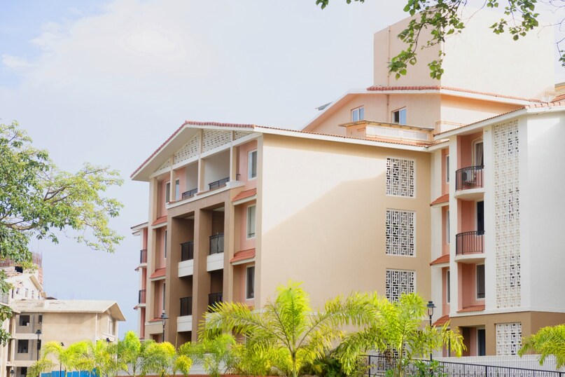 मानासर सीनियर लिविंग के को फाउंडर, अनंतराम वारायुर कहते हैं कि 2025 में सीनियर लिविंग का परिदृश्य एक अहम बदलाव के दौर में है. बढ़ती उम्र, बदलती पारिवारिक संरचनाएं और रियल एस्टेट सेक्टर की समझ अब बुज़ुर्गों की जरूरतों पर ज्यादा ध्यान दे रही है. माइग्रेशन, छोटे परिवार और व्यस्त जीवनशैली के कारण कई बुज़ुर्ग अब स्वतंत्र रूप से या केवल जीवनसाथी के साथ रहना पसंद कर रहे हैं. इसी बदलाव को देखते हुए डेवलपर्स ऐसे समुदाय बना रहे हैं, जहां बुज़ुर्गों के लिए आराम और सक्रिय जीवन सुनिश्चित हो. मनासुम इस वित्तीय वर्ष के अंत तक अपनी सीनियर लिविंग इन्वेंट्री को दोगुना कर लगभग 2,500 यूनिट्स तक ले जाने की योजना में है. 