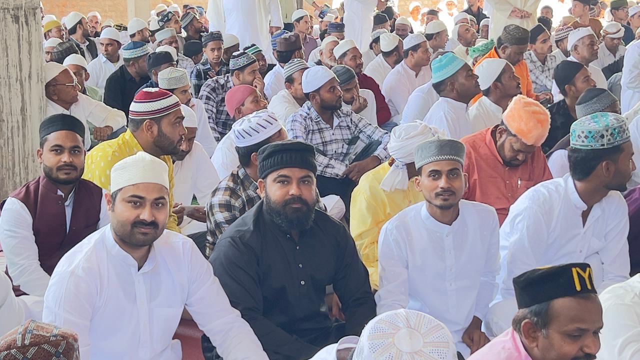 विंढमगंज में अदा की गई ईद की नमाज, गले मिलकर दी मुबारकबाद