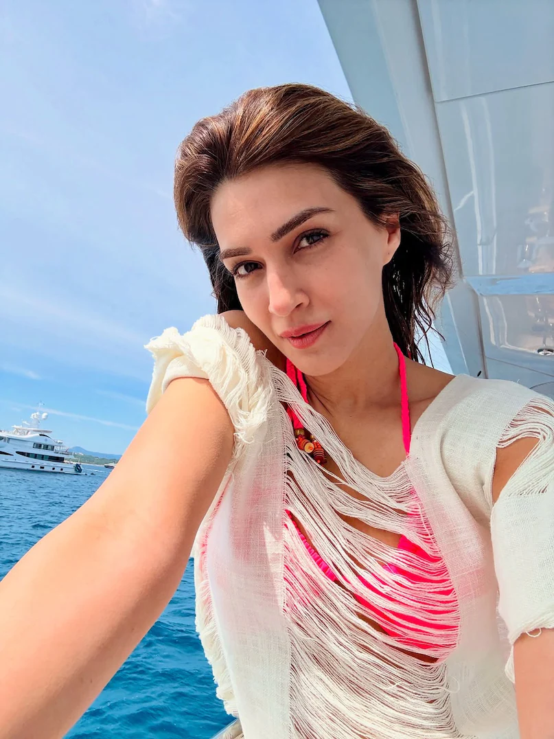 kriti sanon, cocktail 2, kriti sanon photos, kriti sanon cocktail 2, kriti sanon glamorous looks, कृति सेनन, कृति सेनन फोटोज