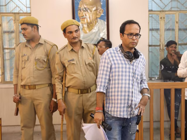 'किस्सा कोर्ट कचहरी का' की सफलता से गदगद हुए डायरेक्टर, लोगों का जताया आभार