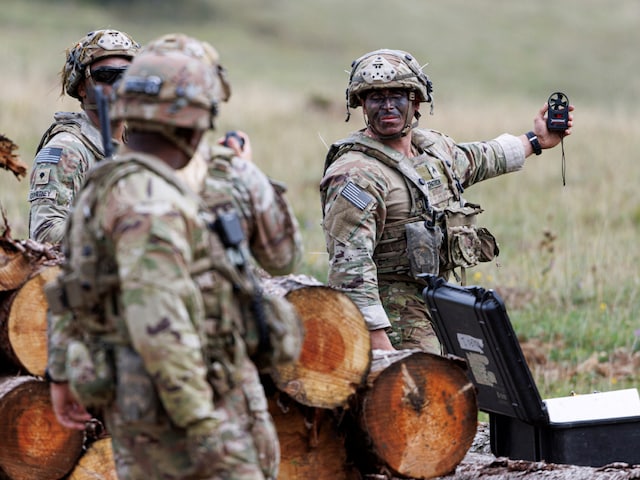 दुनिया भर में अमेरिकी फौज ने बिछाया जाल, 160 देशों में क्यों तैनात हैं सेना?