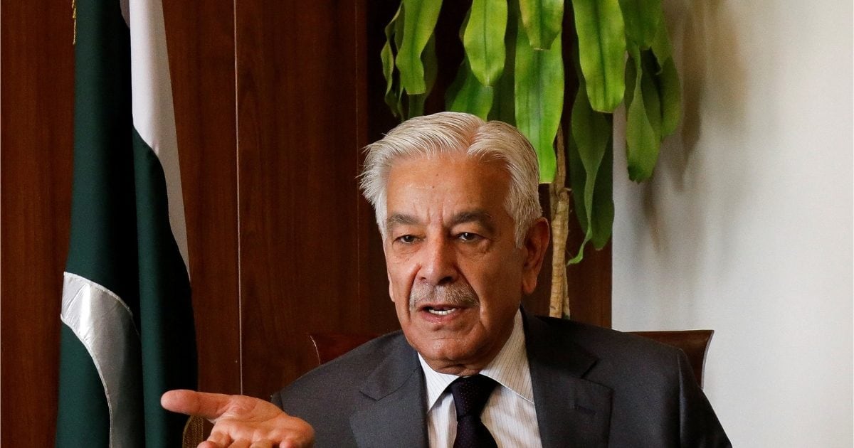 इधर मुनीर-शहबाज कर रहे ट्रंप की चाकरी… उधर पाकिस्तानी मंत्री ने उड़ाई USA की खिल्‍ली – iran war strait of hormuz PakistanKhawaja Asif mocked trump