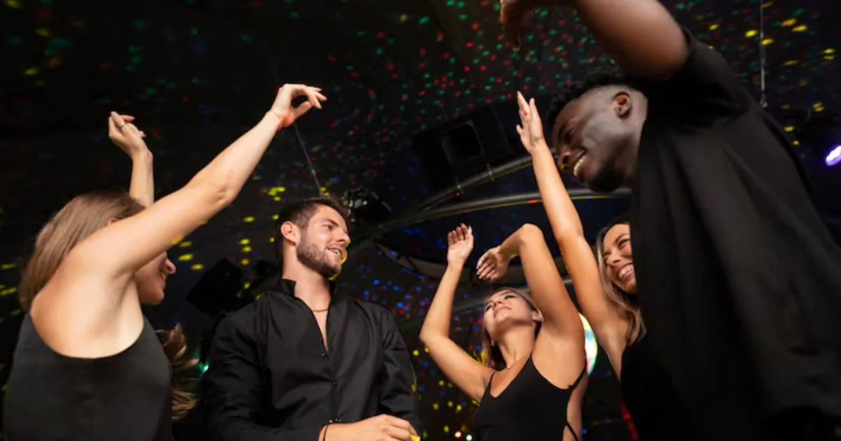 टेक्‍सास के बार में म्यूजिक और मस्ती के बीच शख्‍स ने अचानक चलाई गोलियां, 3 की मौत और 14 घायल