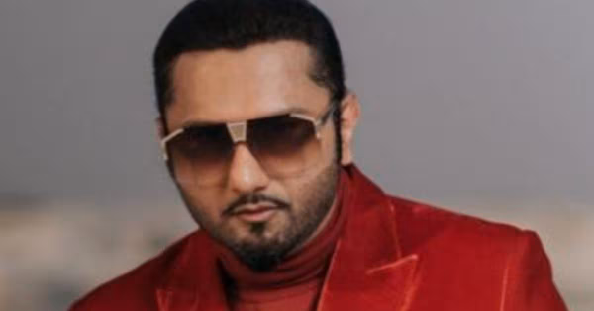 हनी सिंह के कॉन्सर्ट का वीडियो वायरल , फीमेल फैन ने गेट पर चढ़कर काटा बवाल, सिक्योरिटी स्टाफ को सुनाई खरी-खरी