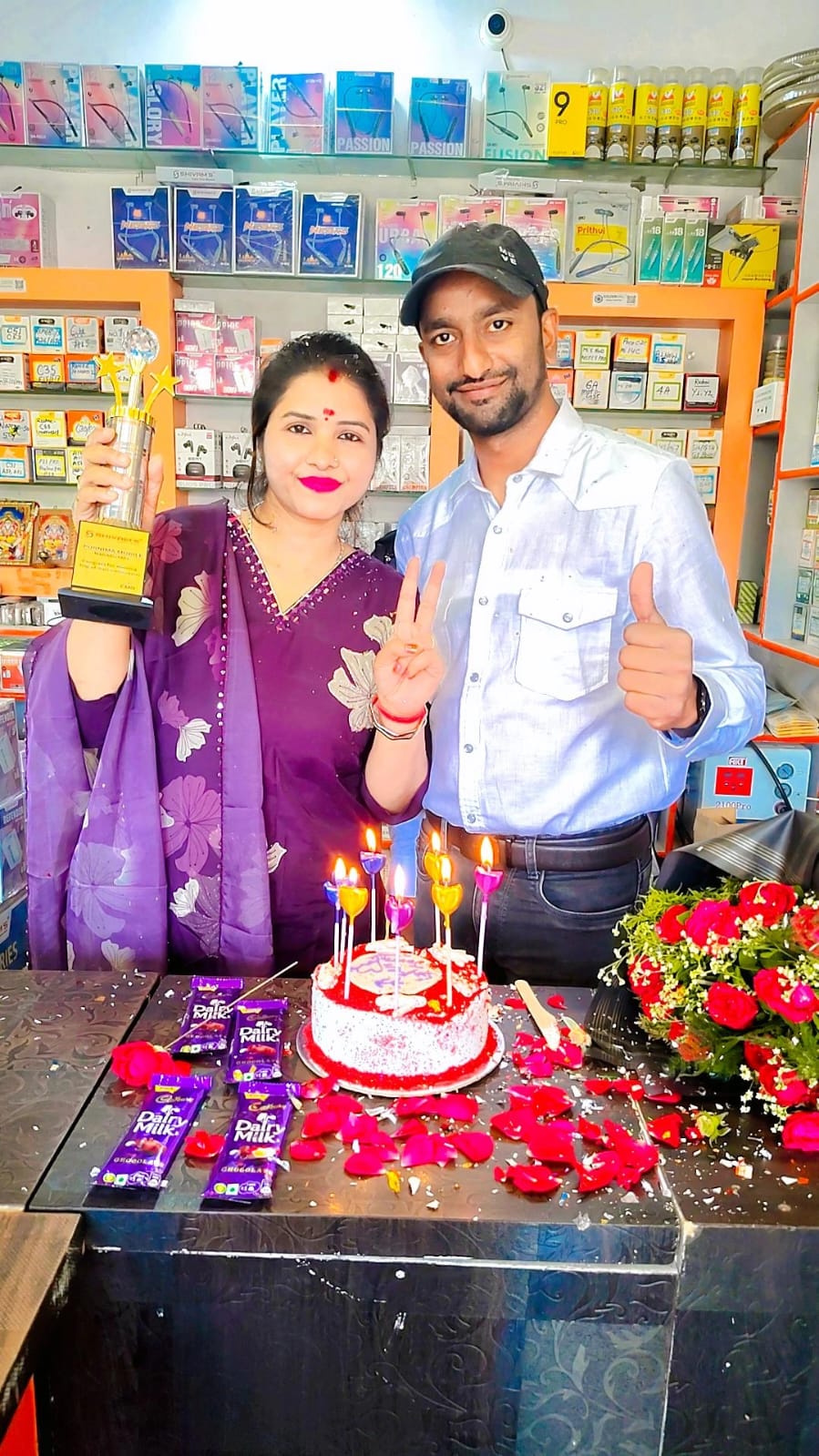 विदेश बिजनेस टूर से लौटे शिवम मोबाइल प्राइवेट लिमिटेड के डिस्ट्रीब्यूटर, नगर ऊंटरी में हुआ भव्य स्वागत