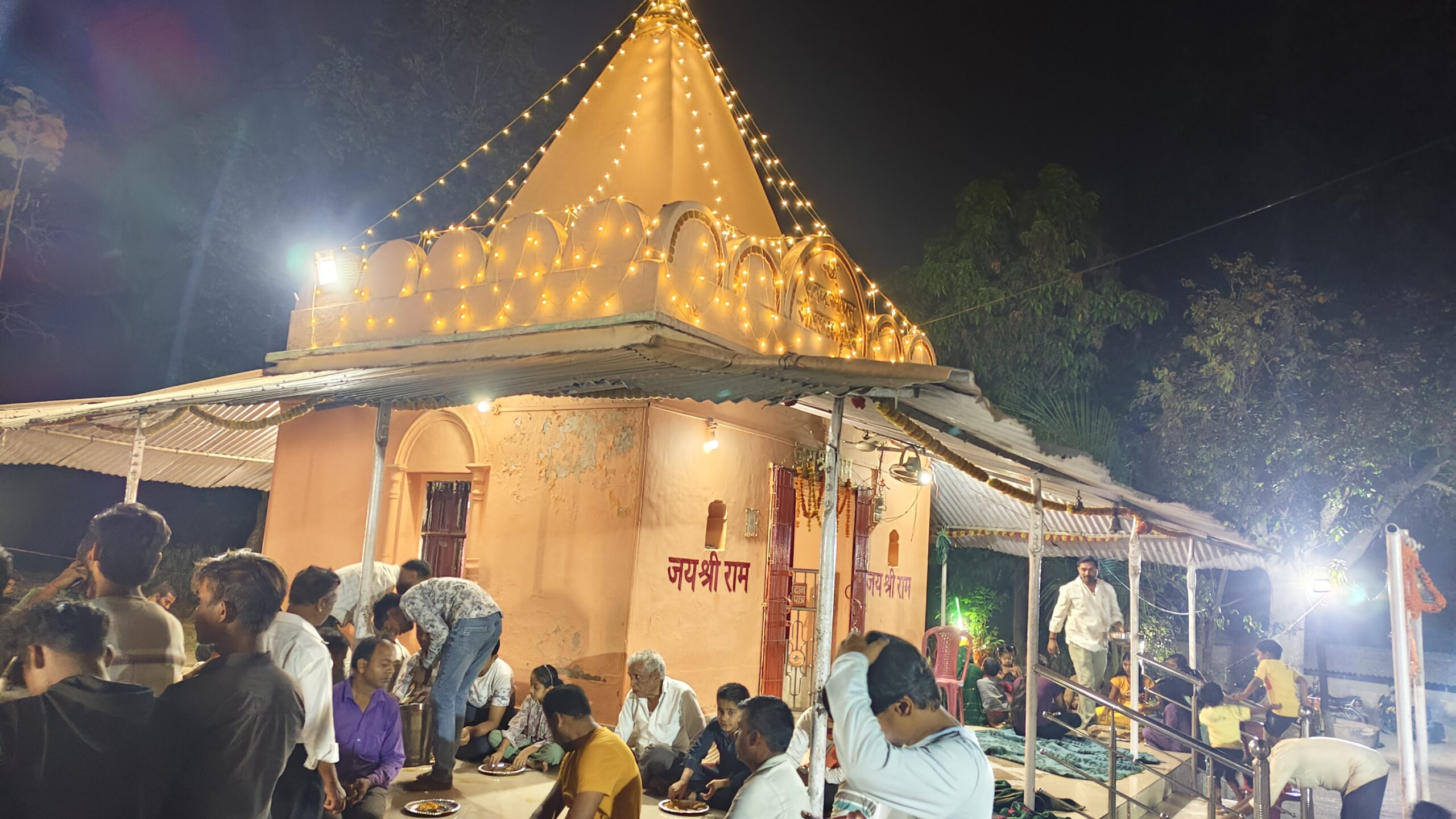 भव्य आयोजन के साथ विंढमगंज में मनाई गई हनुमान जयंती, कीर्तन-भजन व भंडारे में उमड़ी श्रद्धालुओं की भीड़