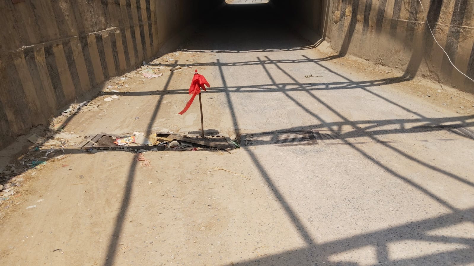 मौत का जाल बना रेलवे अंडरपास, 20 एमएम सरिया बना हादसों का खुला न्योता!