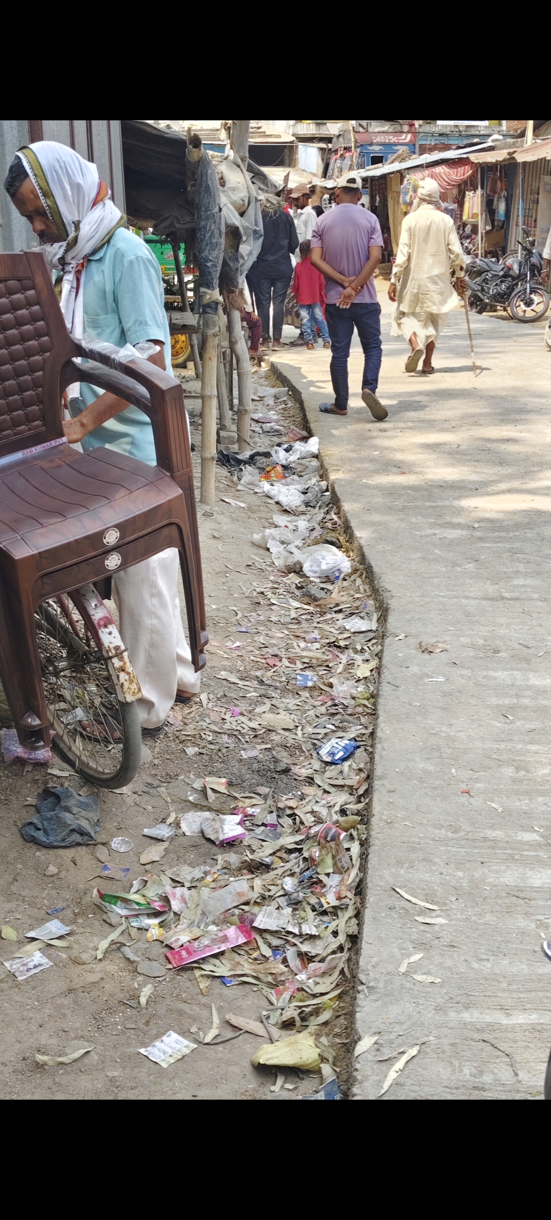 विंढमगंज–पटेल नगर मार्ग पर खतरनाक लापरवाही: पटरी के अभाव में हादसे, घंटों जाम से थमा जनजीवन