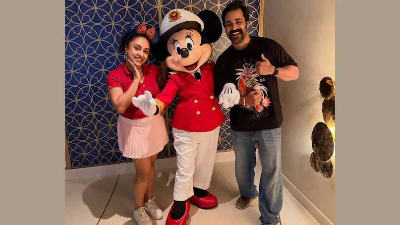 സന്തോഷകരമായ കുടുംബജീവിതം നയിക്കുന്നവരാണ് പേളിയും ശ്രീനിഷും. മക്കളും കൂടി വന്നതും, അവരുടെ കുറുമ്പും കൃസൃതിയും വിശേഷങ്ങളും സോഷ്യൽ മീഡിയ സ്‌പെയ്‌സിൽ എത്തിച്ചേരാൻ ആരംഭിച്ചു. കുഞ്ഞുങ്ങൾക്ക് വേണ്ടി ഉണ്ടാക്കുന്ന ഭക്ഷണം പോലും എങ്ങനെയെന്ന് പേളി പോസ്റ്റ് ചെയ്യും. മക്കൾ രണ്ടുപേർക്കും പേളിയും ശ്രീനിഷും ചേർന്ന് മാനേജ് ചെയ്യുന്ന ഔദ്യോഗിക പേജ് കൂടിയുണ്ട്. കുട്ടികൾക്കും ഉണ്ട് അവരുടേതായ ഫാൻസ്‌. നില സ്‌കൂളിൽ പോയിത്തുടങ്ങി. നിതാര ഇനിയും വീട്ടിൽ അമ്മയുടെ അടുത്തുറങ്ങുന്ന കുഞ്ഞുവാവയാണ് (തുടർന്ന് വായിക്കുക)