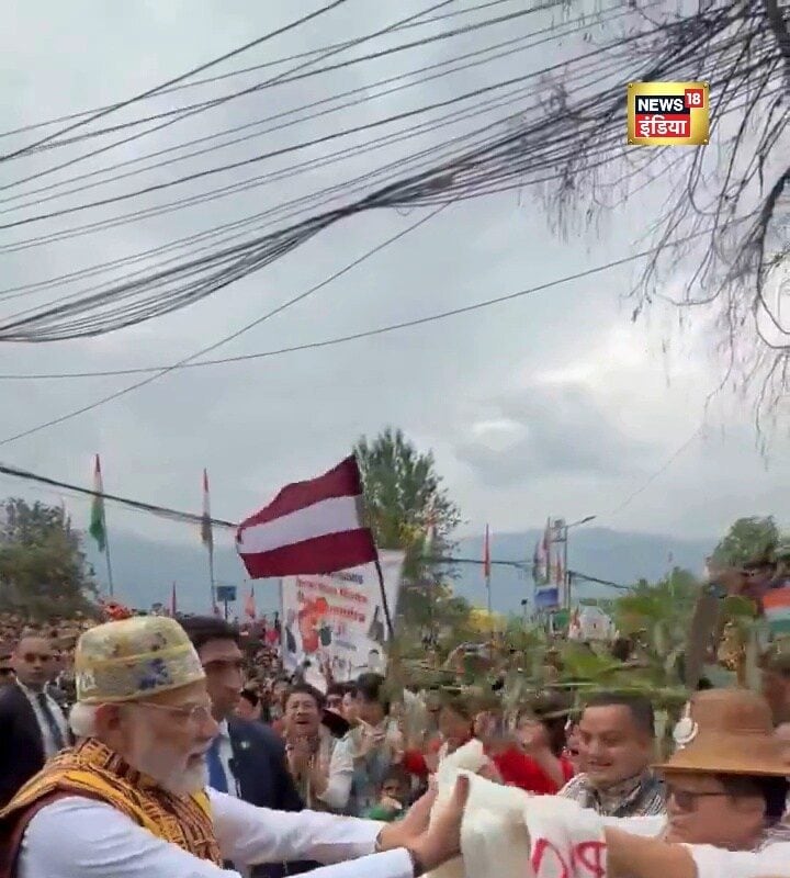 गंगटोक पहुंचते ही पीएम मोदी का ऐसे हुआ जोरदार स्वागत… 50 साल के जश्न में होंगे शामिल