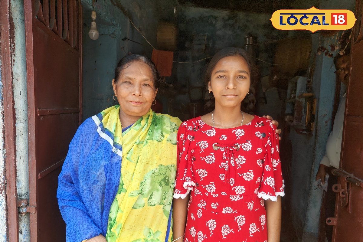 पिता मजदूर, मां करती सिलाई… बेटी जैक बोर्ड में 97.2% लाकर बनी जमशेदपुर सिटी टॉपर, मैथ्स में 100 में 100 अंक