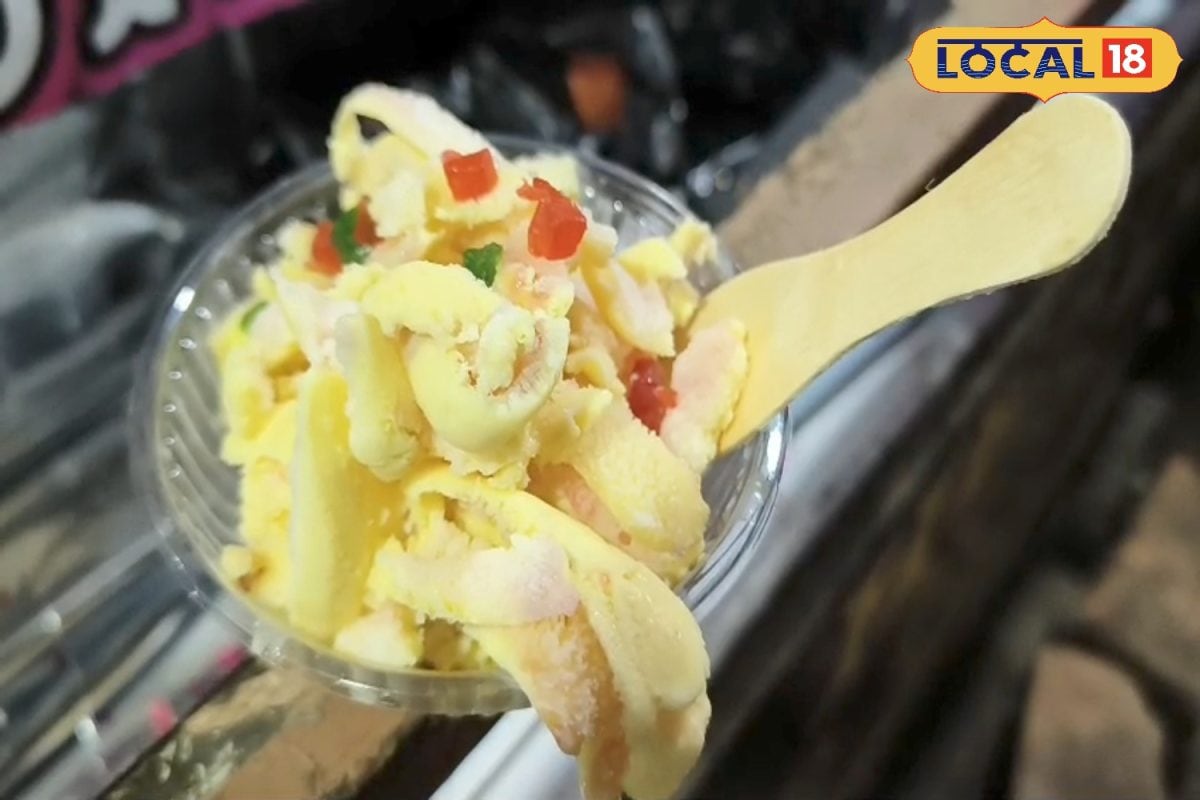 गर्मी में ट्रेंड कर रही रोलर फ्रूट आइसक्रीम, ताजे फलों और रबड़ी से बनती, स्वाद है खास