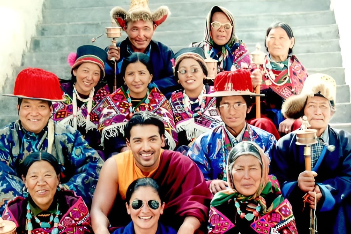 पूजा भट्ट ने शेयर की 23 साल पुरानी फोटो, दिखाया जॉन अब्राहम का अनदेखा अवतार