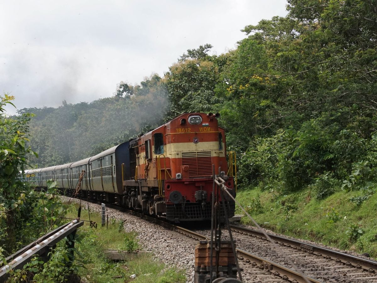 धनबाद होकर कई स्पेशल ट्रेनों की घोषणा, इन रूटों पर होगा परिचालन… देखें पूरी लिस्ट