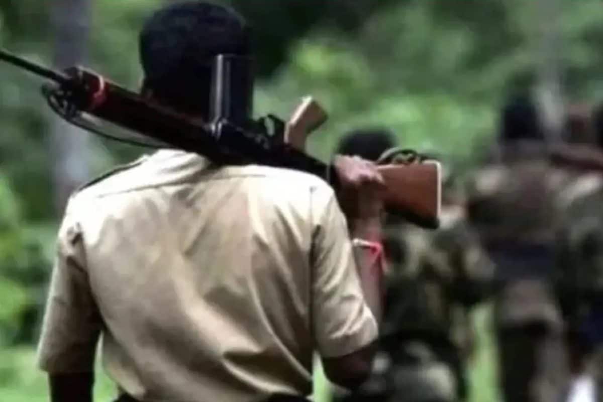 चाईबासा के जंगल में एनकाउंटर, एक नक्सली ढेर, जंगल में ऑपरेशन जारी