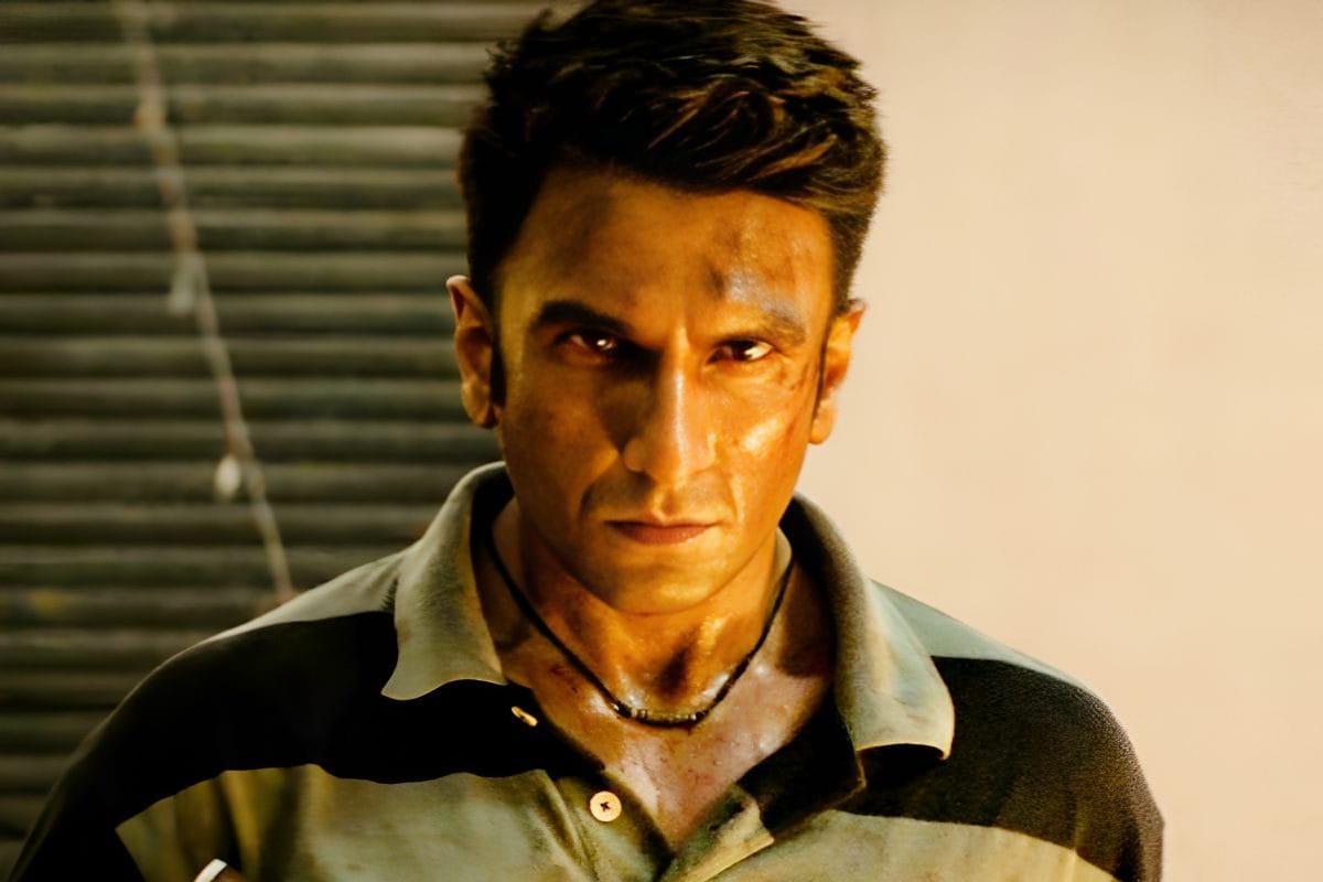 एक तरफ ‘धुरंधर 2’ तोड़ रही रिकॉर्ड पर रिकॉर्ड, दूसरी ओर रणवीर सिंह ने रच डाला इतिहास, तोड़े सफलता के सारे पैमाने