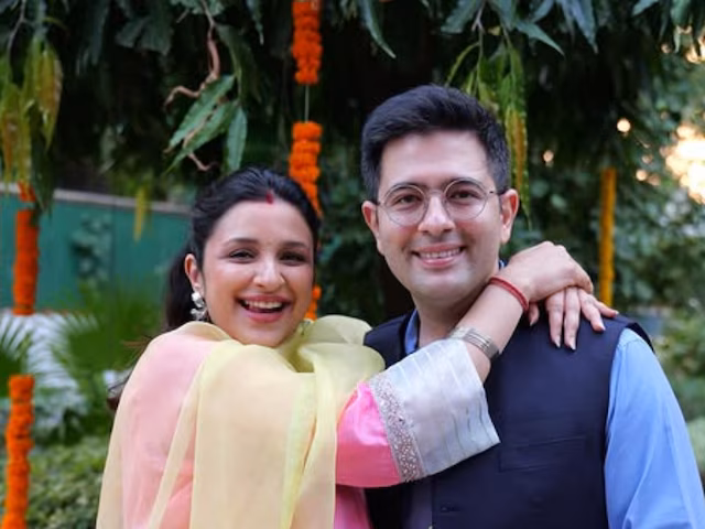 राघव चड्ढा को हुआ पत्नी परिणीति चोपड़ा पर प्राउड, नए शो के लिए किया सपोर्ट