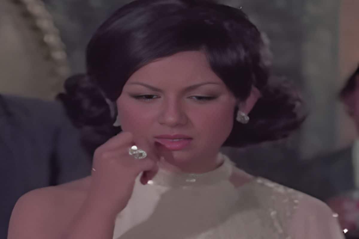 किशोर कुमार की मधुर आवाज, भरी महफिल में शर्मिला टैगोर के लिए गाना गाता रहा मासूम, शशि कपूर ने भी किया इजहार