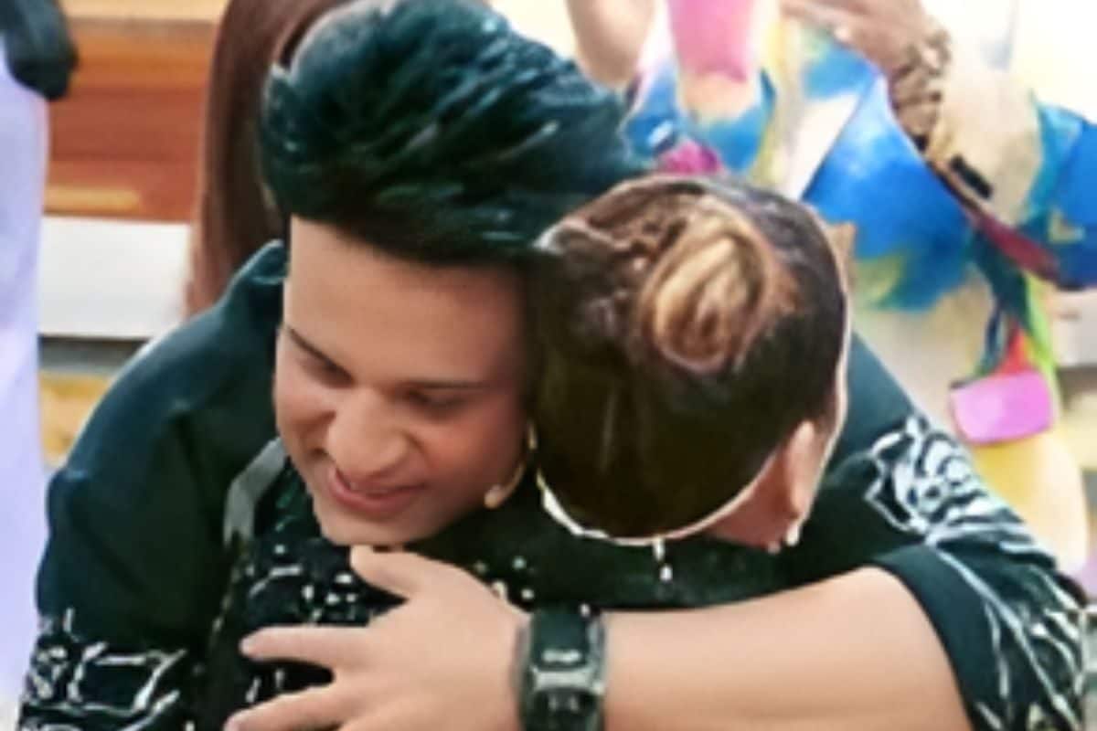 कृष्णा अभिषेक ने जब पैर पकड़कर मांगी मामी से माफी, सुनीता ने लगाया गले, बोलीं- मां बच्चों से नाराज नहीं रह सकती