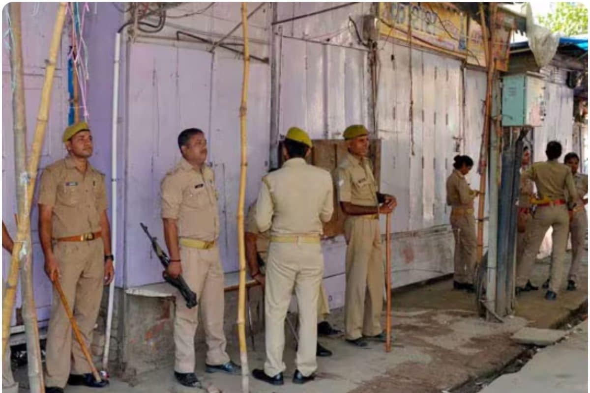 JSSC Excise Constable: एक्साइज विभाग भर्ती परीक्षा में गड़बड़! पुलिस ने मारी रेड, 100 से ज्यादा लोग हिरासत में