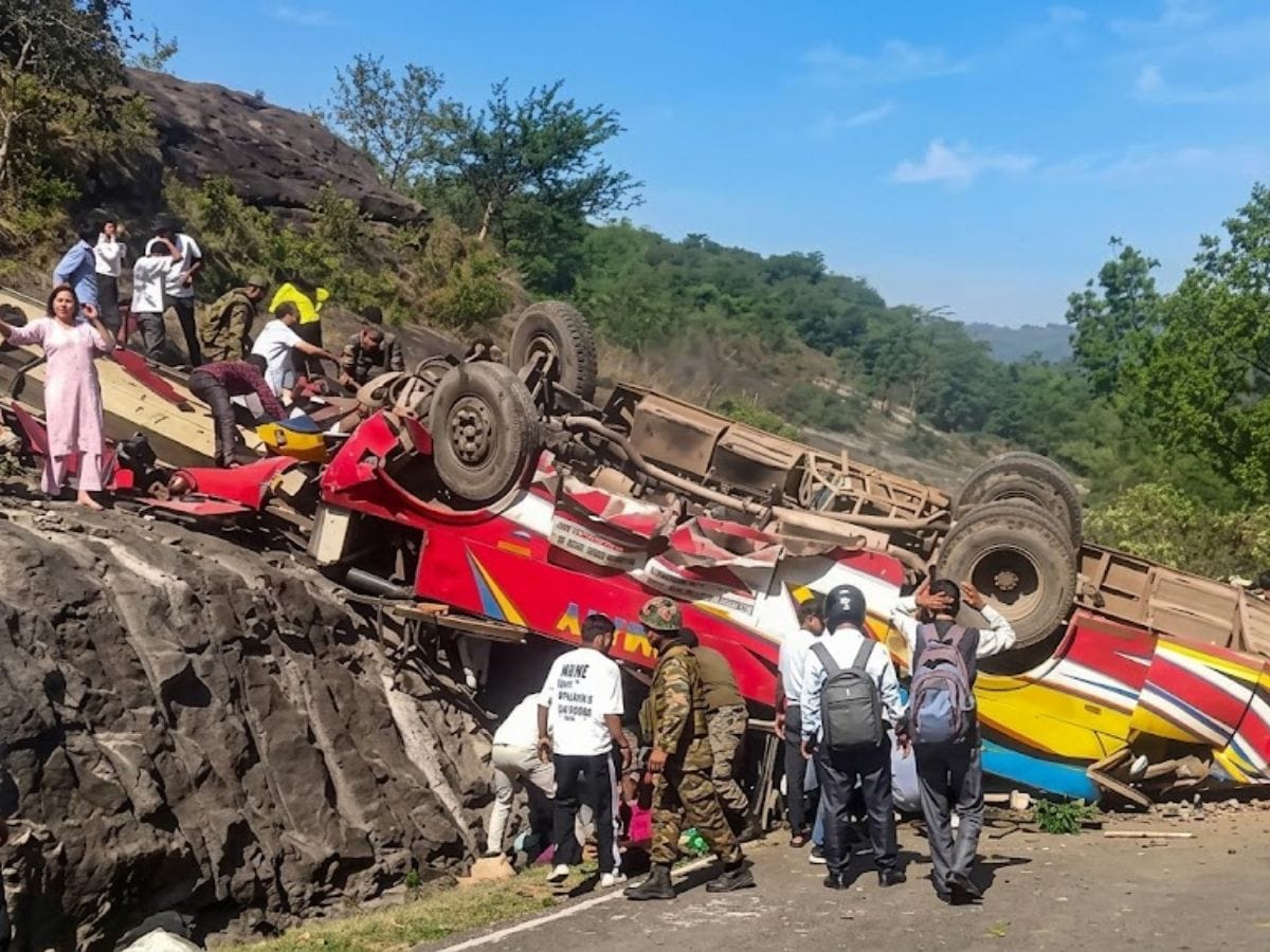 Opinion: 42 सीटों की बस में 82 लोग; उधमपुर में 21 लाशों का कौन जिम्मेदार? कर्व, रुपयों की लालच या लापरवाही?