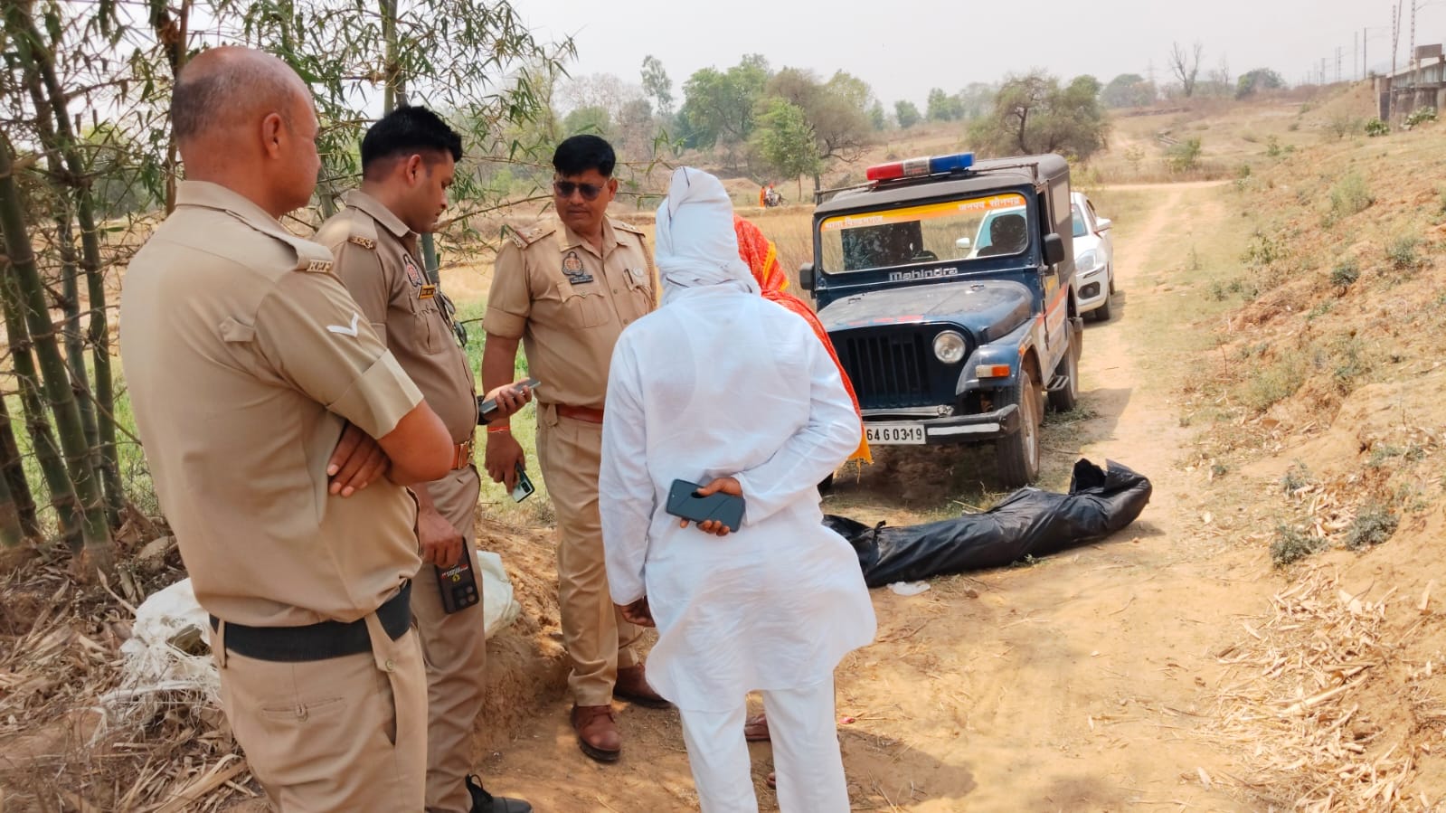 विंढमगंज थाना क्षेत्र के सरना पुल पर युवक का शव मिलने से सनसनी, ट्रेन से गिरने की आशंका