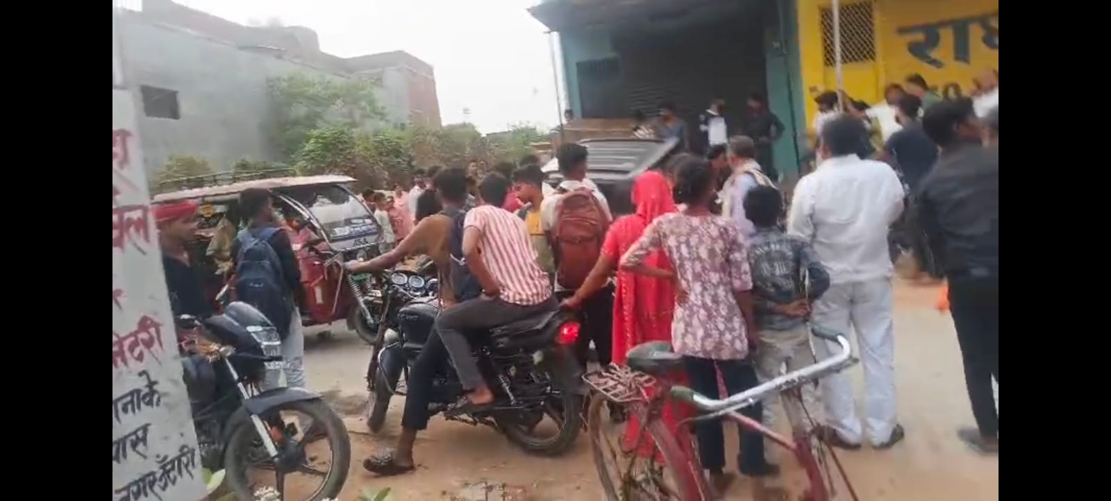 🚨 तेज रफ्तार और लापरवाही का कहर: अनुभवहीन चालक ने मचाई तबाही, दो जगह भीषण टक्कर 🚗💥