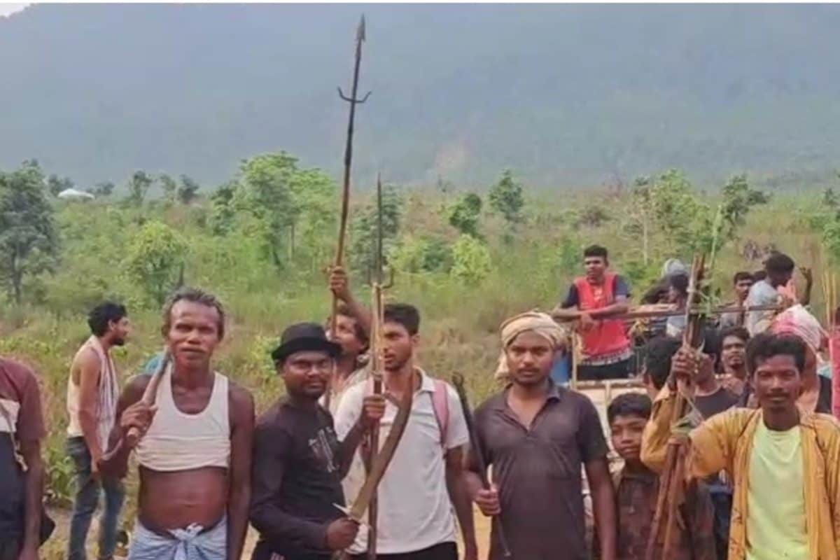 और टूट गई सेंदरा पर्व की परंपरा! बिना शिकार दलमा के जंगलों से लौटे वीर, DFO की मेहनत लाई रंग