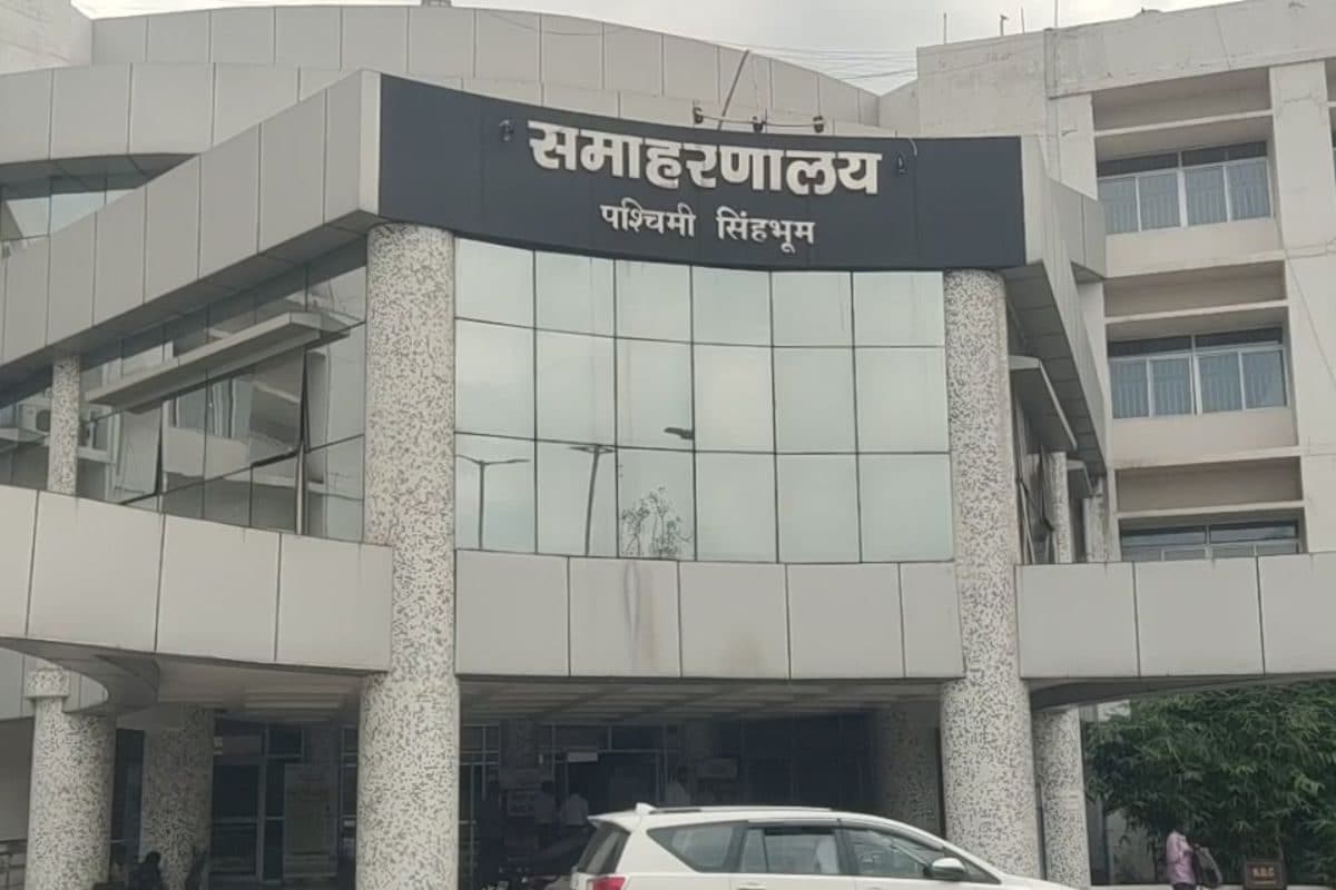 चाईबासा ट्रेजरी अवैध निकासी मामला: क्या फिर लौटा ‘चारा घोटाले का साया’? पुलिस फंड में सेंधमारी ने याद दिलाया 30 साल पुराना वो काला दौर