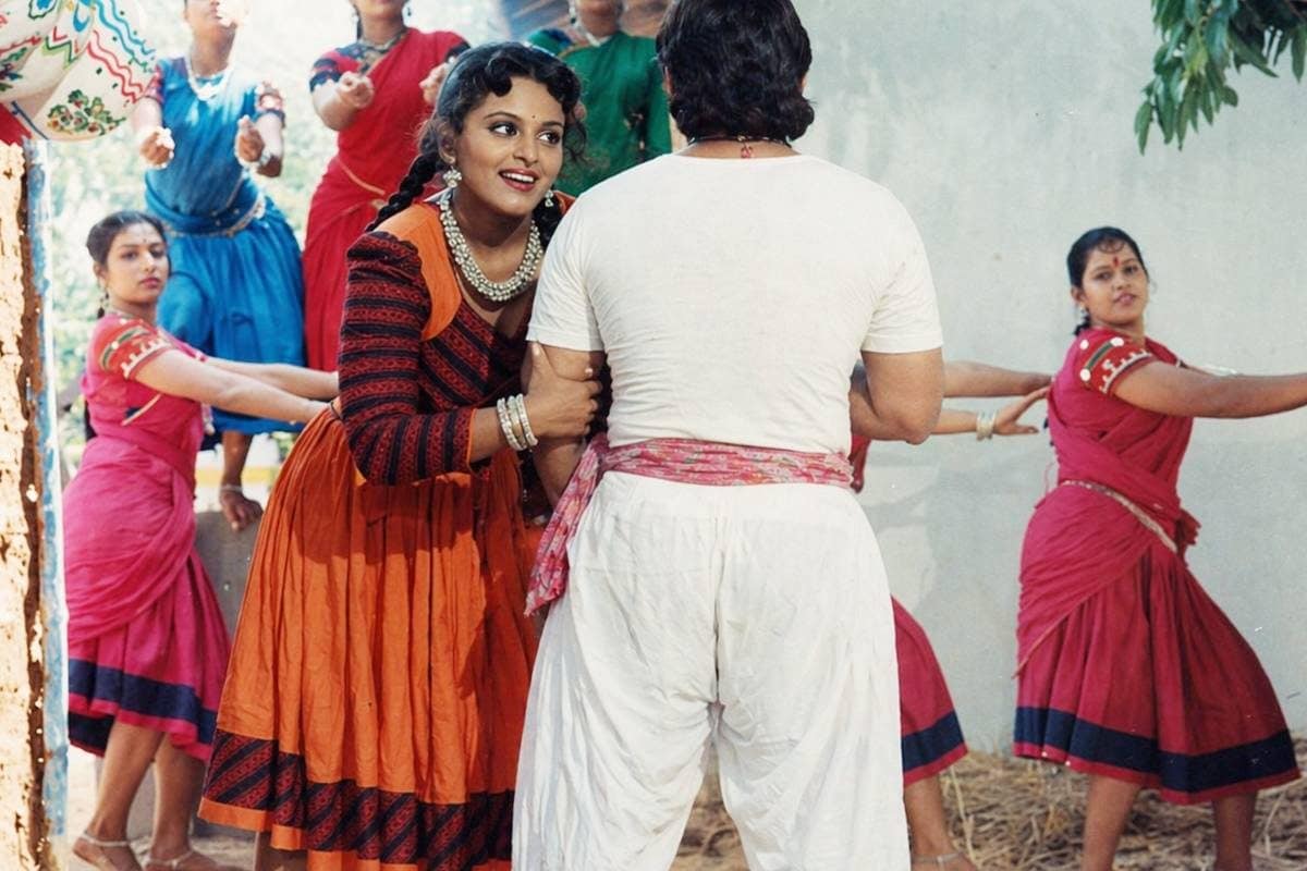 2 बिग बजट फिल्मों के बीच बिना शोर-शराबे हुई रिलीज, 1993 की बनी ब्लॉकबस्टर, मुंह ताकते रह गए विनोद खन्ना-धर्मेंद्र