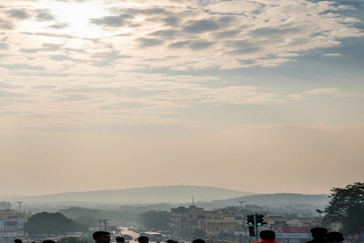 Jharkhand Weather Today: भीषण गर्मी सहित धूप का कहर, पारा 37 डिग्री के पार, देखें अपने जिला का हाल
