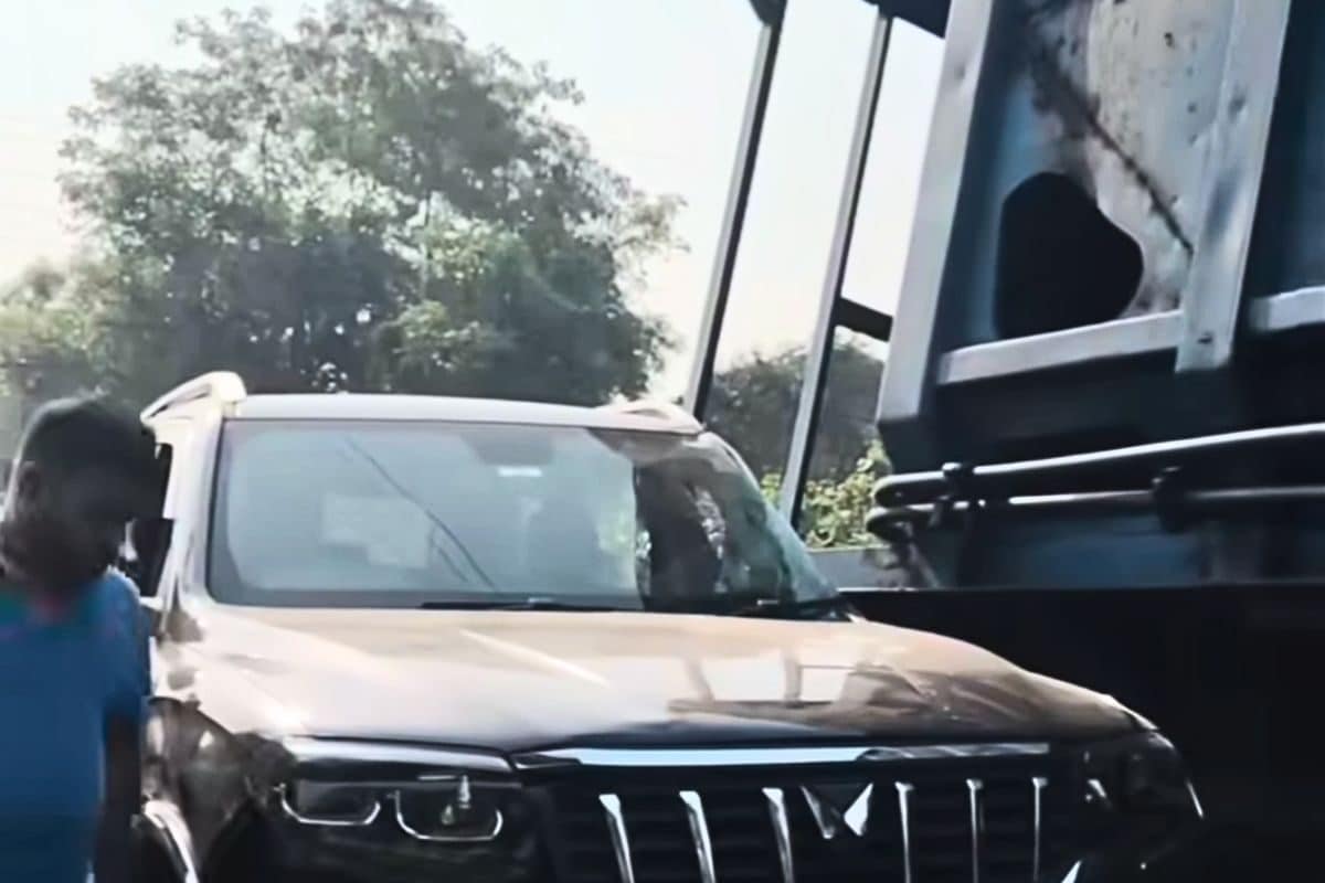 बोकारो में बड़ा हादसा टला! मालगाड़ी ने तोड़ा प्लांट का गेट, स्कॉर्पियो को 500 मीटर तक घसीटा, बाल-बाल बचा ड्राइवर