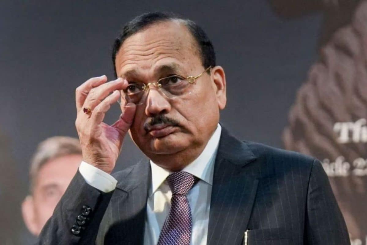 ‘बेरोजगार युवा कॉकरोच की तरह…’ सुप्रीम कोर्ट की भरी कोर्ट में CJI सूर्यकांत क्‍यों हो गए गुस्‍सा? वकील को सुना दी खरी-खरी