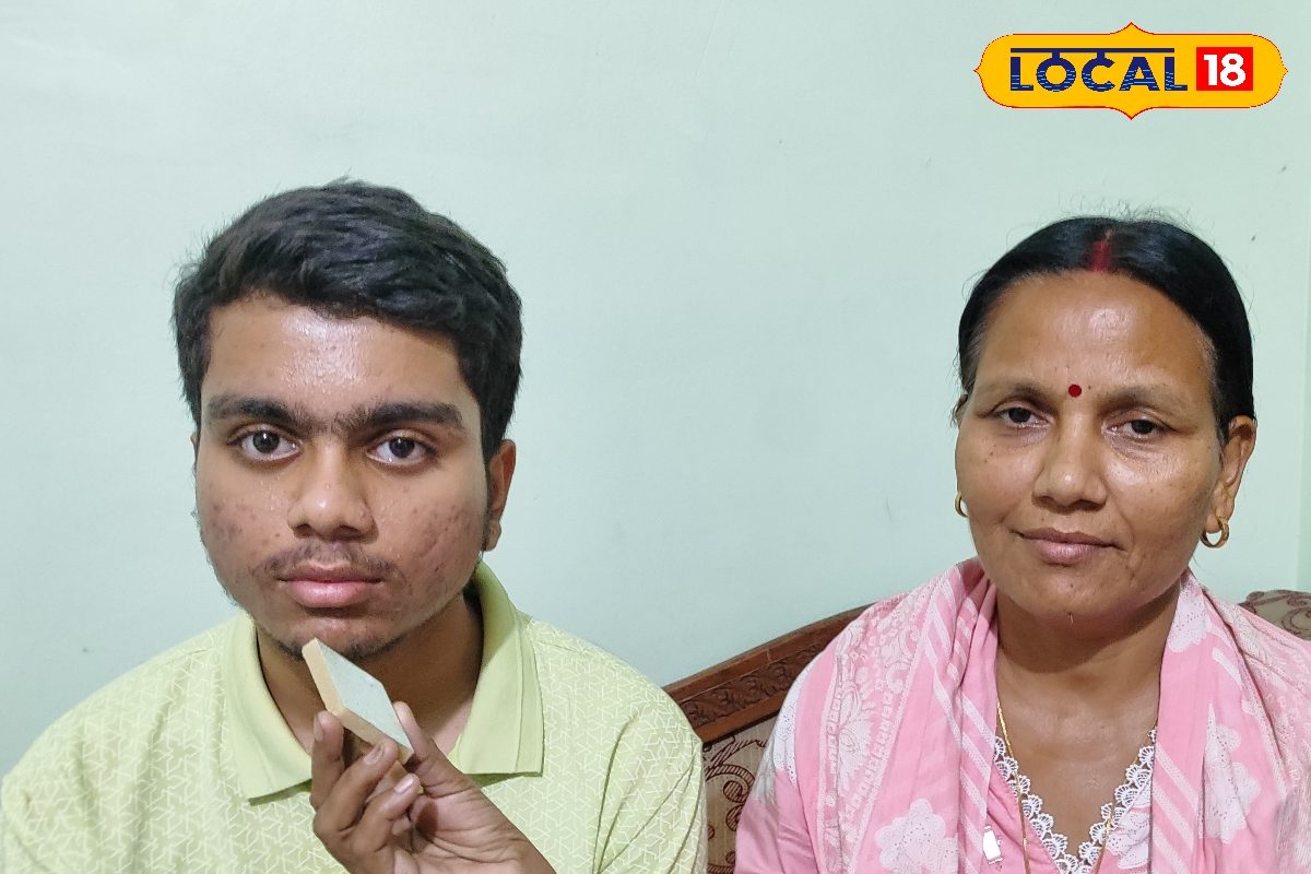 ICSE Result 2026: 99.2% के साथ 10वीं में जिला टॉप करने वाले आरुष का सक्सेस मंत्र, बोले – खुद को रोबोट न समझें!